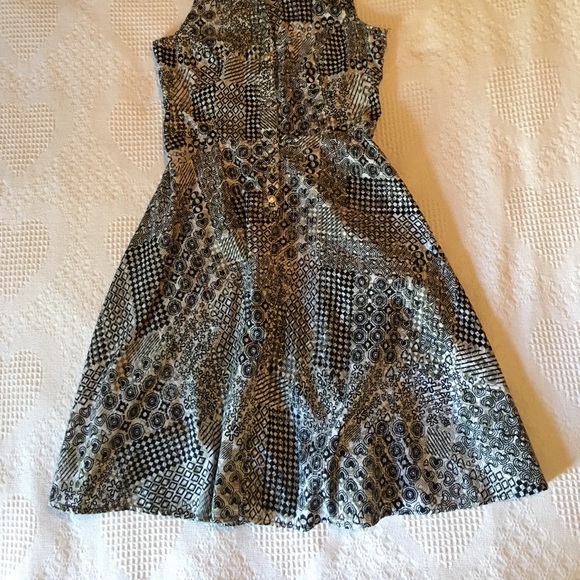 Dress - Picture 6 of 8